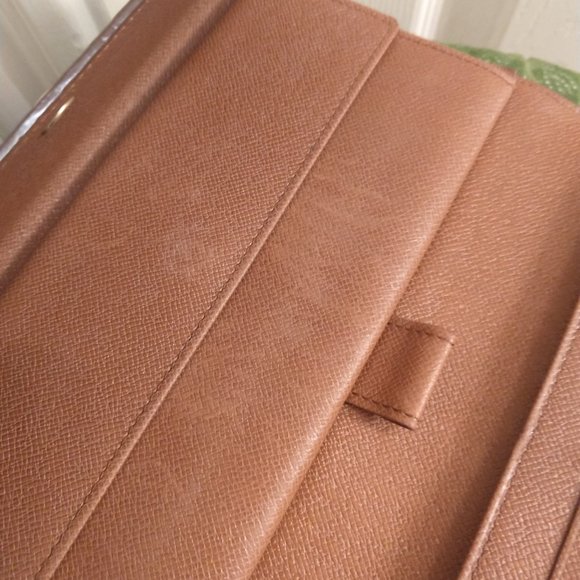 Louis Vuitton Monogram International Wallet - Picture 13 of 14